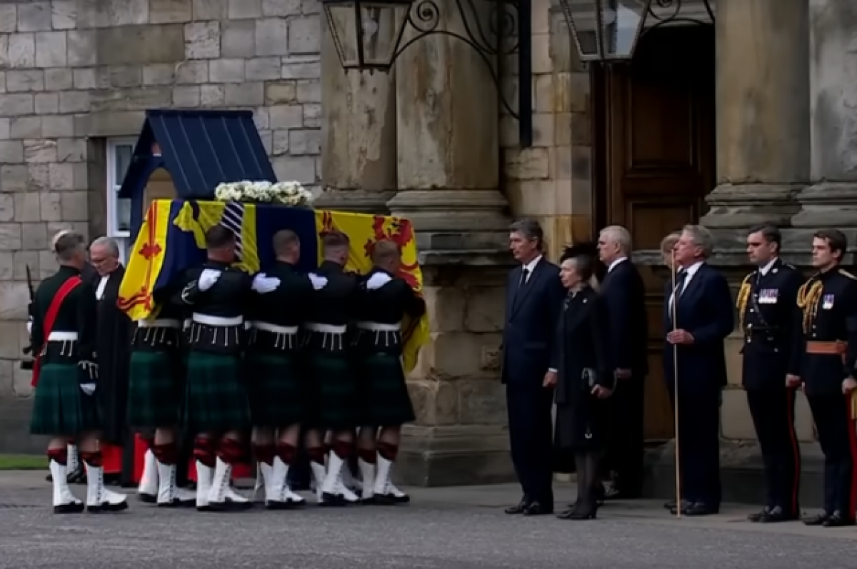 Кто умер в великобритании. Похороны Елизаветы 2 королевы. Эдинбург Шотландия. Прощание с королевой Великобритании. Похороны в Шотландии.