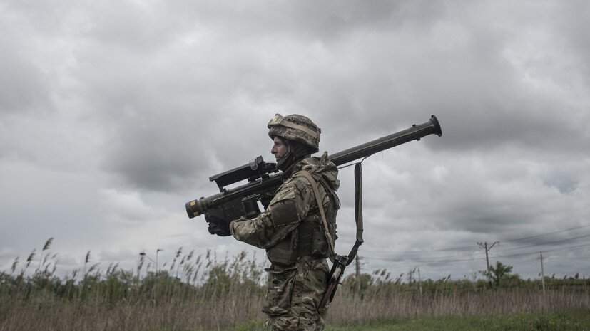     Украинский военный с американским ПЗРК Stinger Legion-Media Andoni Lubaki/Sipa USA
