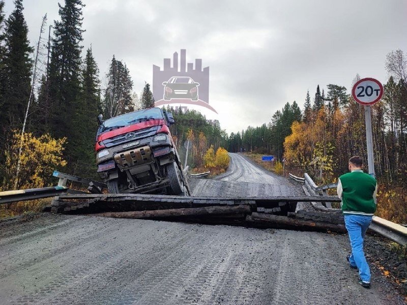 В Красноярском крае обрушился мост