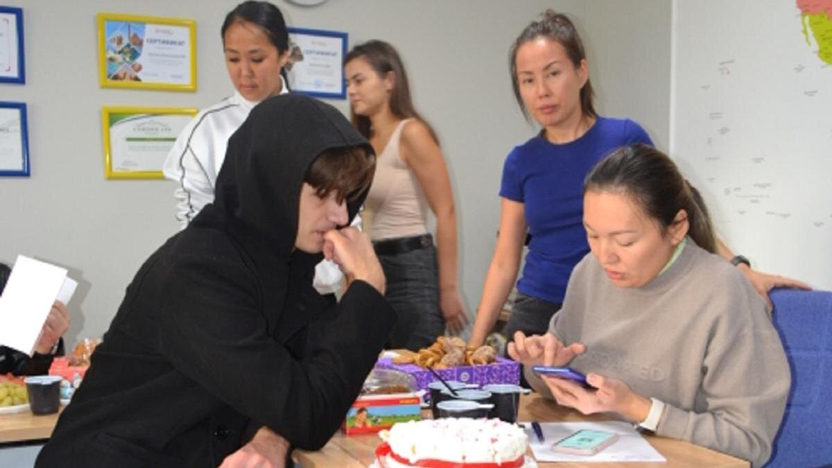    Россиянам помогают в турфирме в Актобе:diapazon.kz