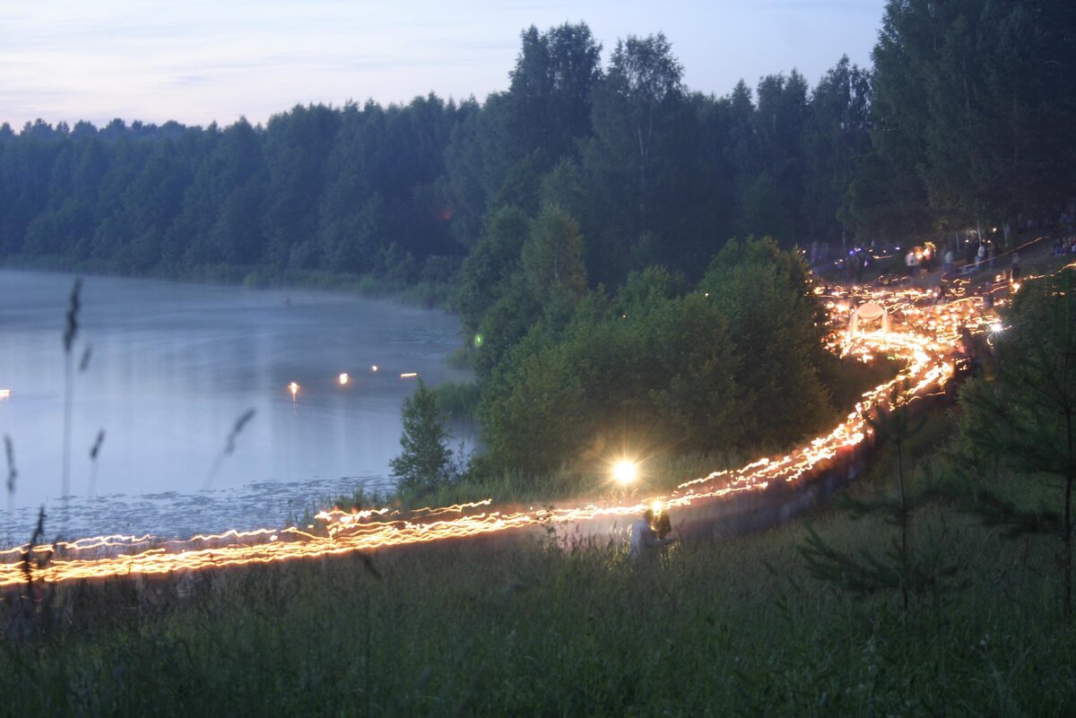 Естественно место. Озеро Светлояр Нижегородская область. Светлоярское озеро Нижегородская область. Озеро Светлояр Воскресенский район. Озеро Светлояр в Нижегородской области Китеж.