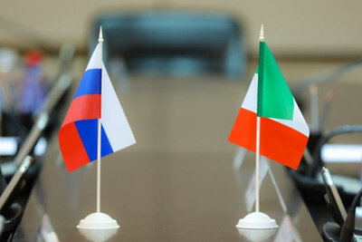    Флаги России и Италии ©www.centrlack.ru