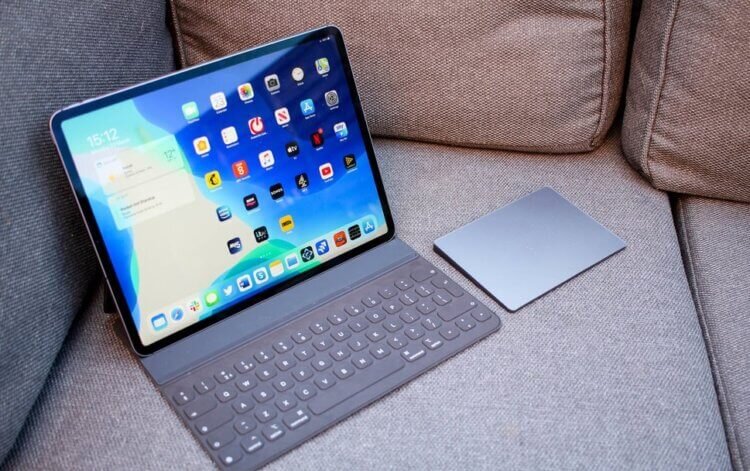    Если к такому набору добавить возможность создавать пользователей на Айпаде, то планшет станет еще ближе к компьютеру.