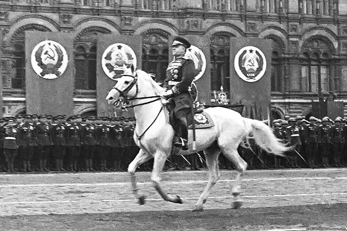 Картина парад победы 1945 года на красной площади в москве