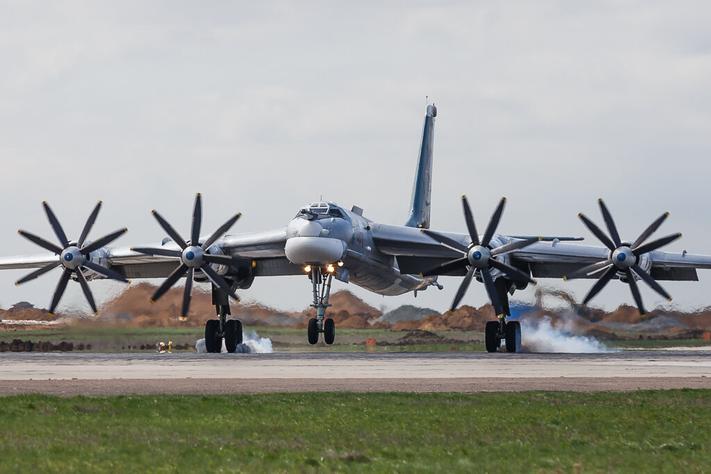 Фото:http://ruspotting.net/community/threads/podgotovka-k-paradu-pobedy-aviabaza-v-g-ehngels.2632/ 