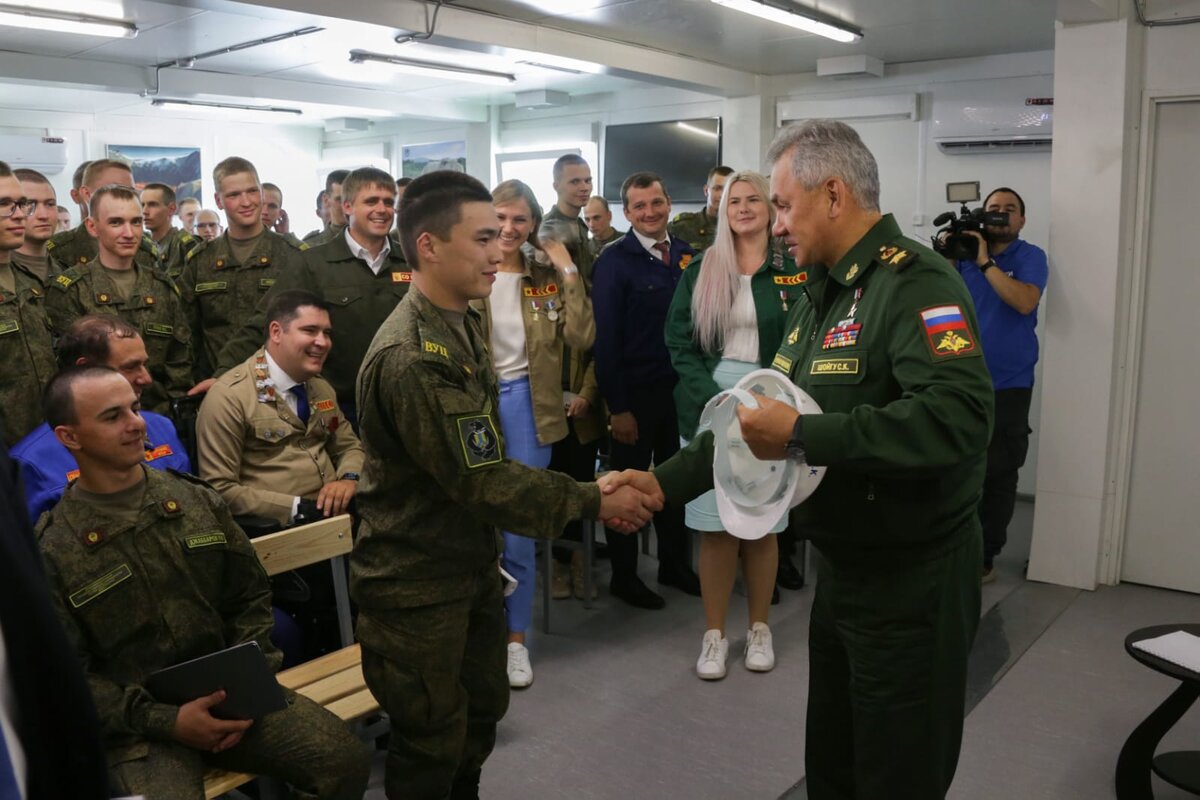 13 августа 2021 года. БАМ ст. Верхне-Земск. Встреча С.К.Шойгу с бойцами отрядов.