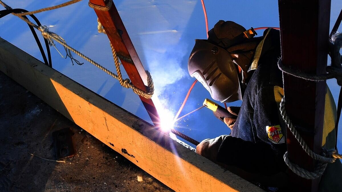    Сварщик на строительном объекте© РИА Новости / Илья Наймушин