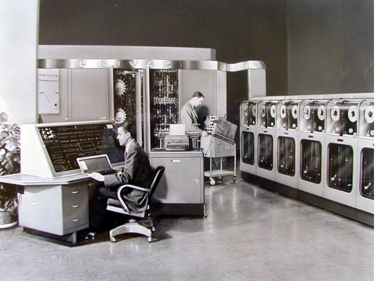 Компьютер (UNIVAC 1) (фото из интернета)