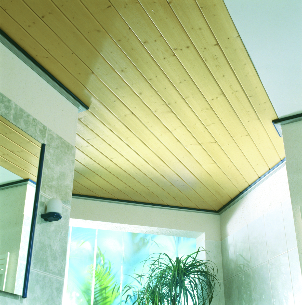 Какой состав выбрать для деревянного потолка?