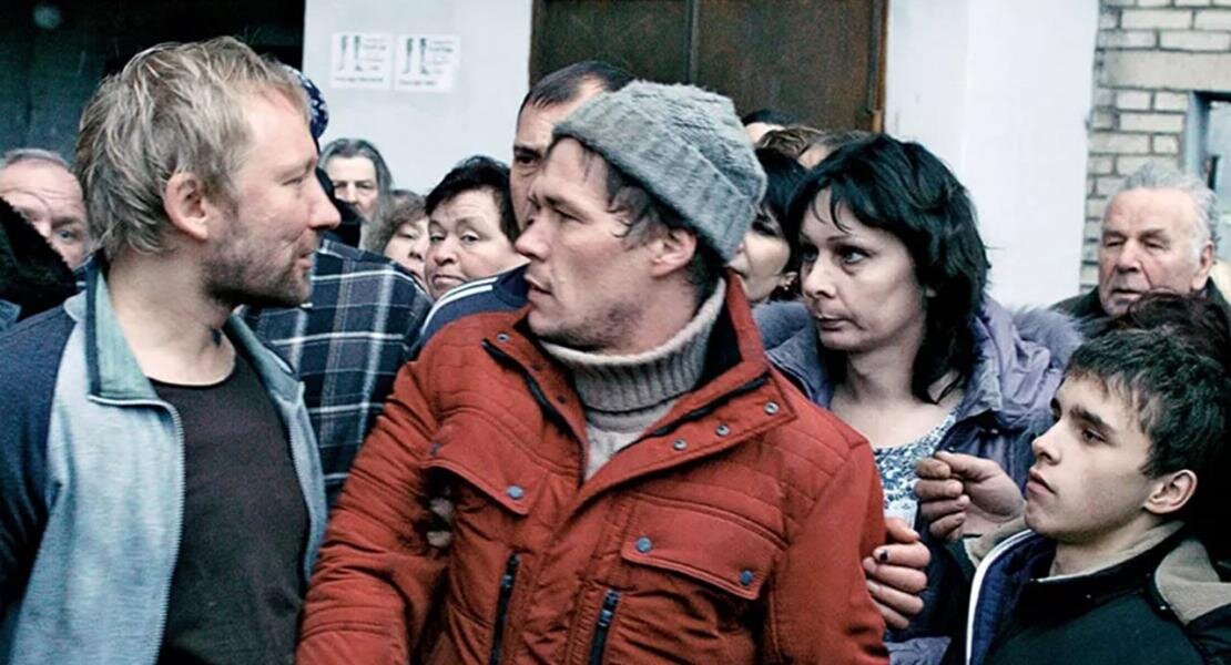 Кадр из фильма «Дурак»: https://avatars.mds.yandex.net/get-kinopoisk-image/1773646/fe6d4a2a-2acb-4e17-b527-c5d2887c696b/1920x