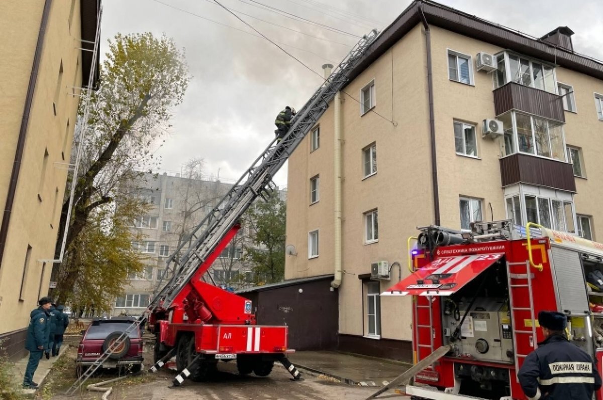    Специалисты обследовали пострадавшую при пожаре воронежскую 4-этажку