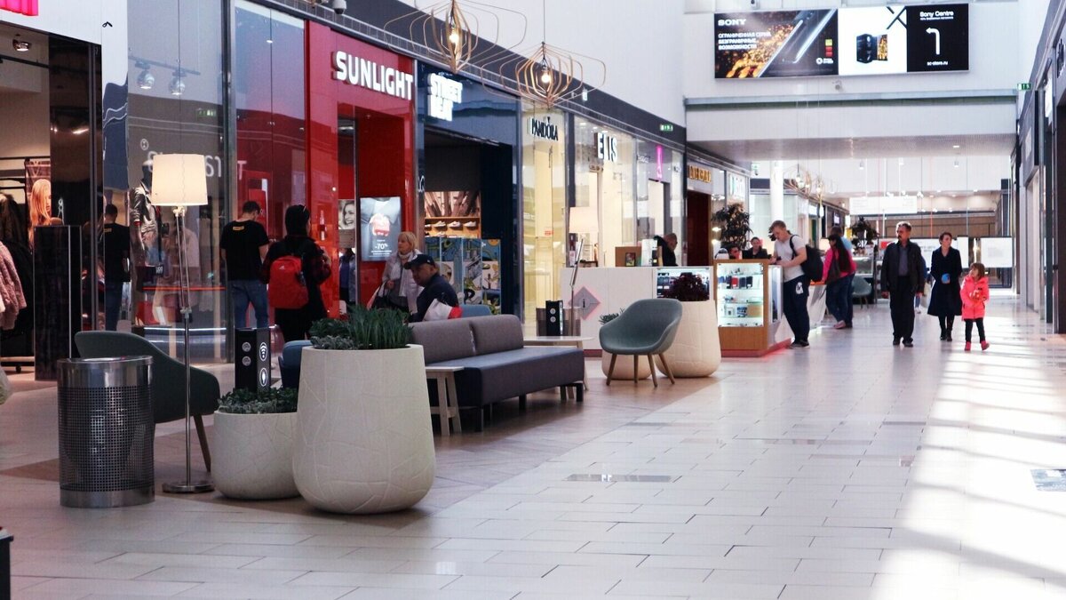     Магазины возобновили свою работу спустя полгода после закрытия.