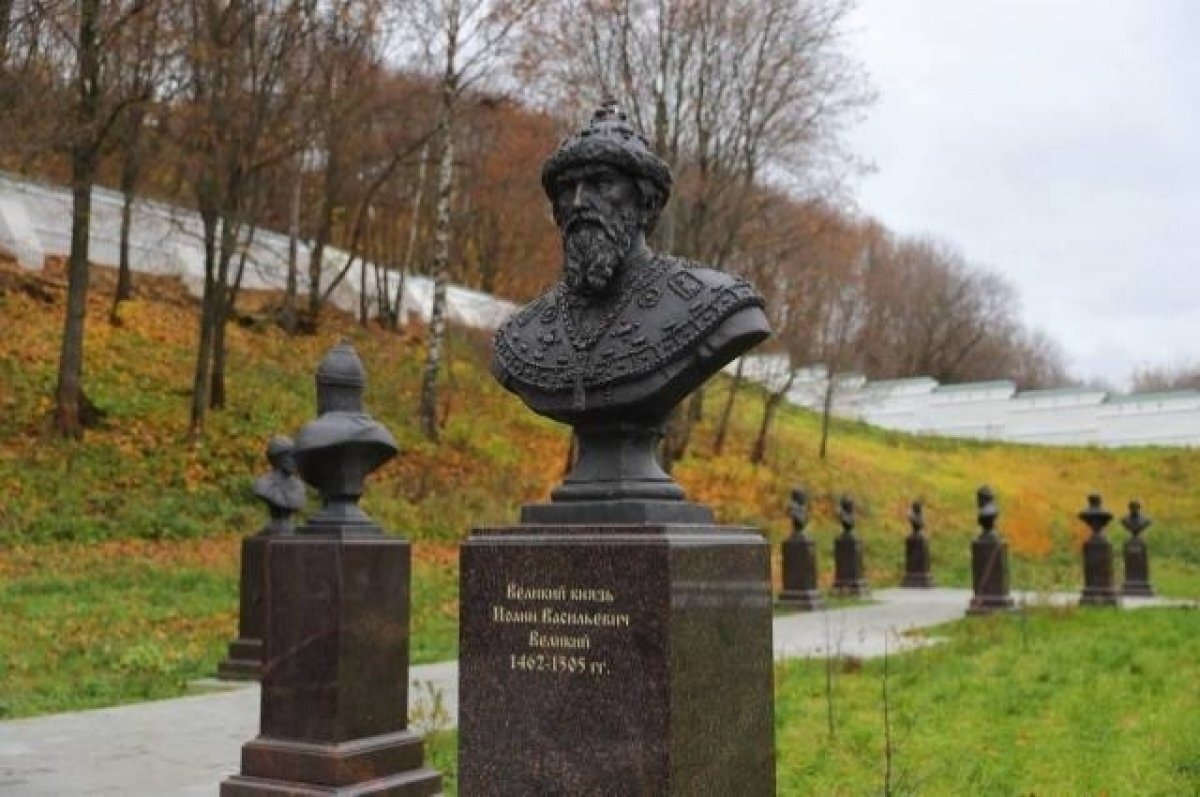    Аллея Рюриковичей открылась в Нижнем Новгороде в День народного единства