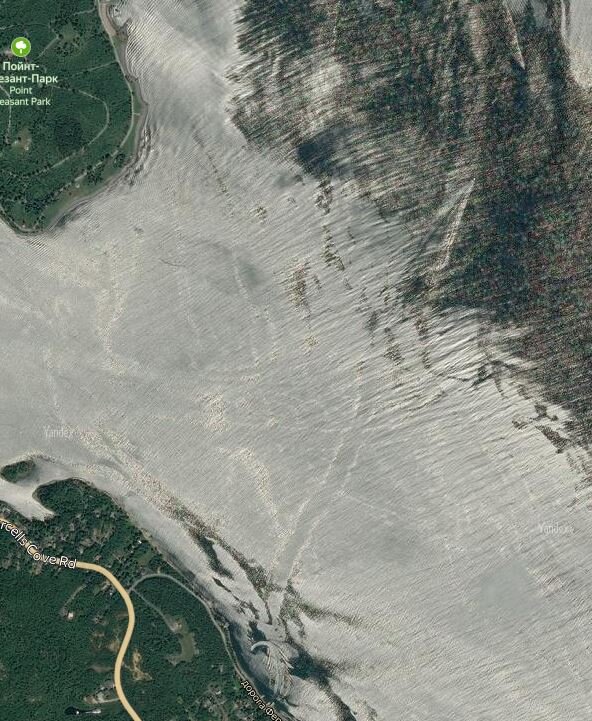 У блогеров в интернете можно встретить недоумение или фантастические домыслы по поводу аккуратных дорожек на дне мелководных водоёмов.-2