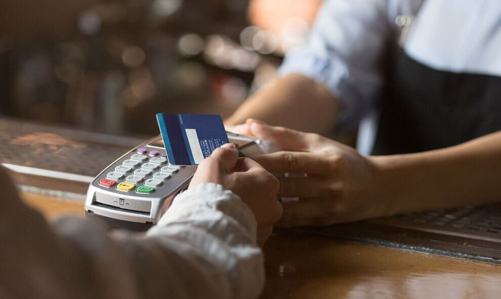    Житель ЯНАО может получить срок за покупку продуктов с найденной чужой карты