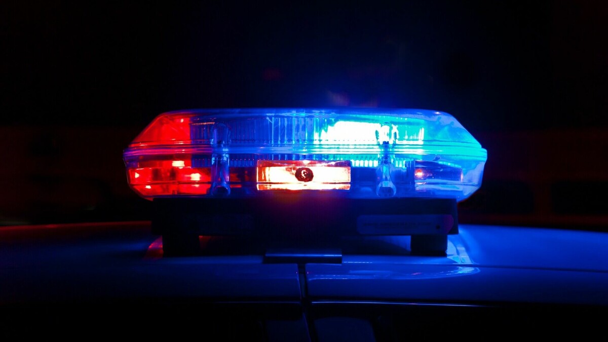     Правоохранители задержали местного жителя, который был расстроен обслуживанием в магазинах.