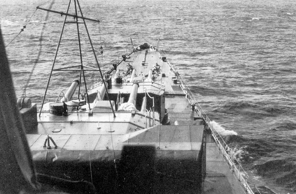 Носовые трехорудийные башни 155-мм орудий крейсера «Микума» (тип «Могами»), 1939 год