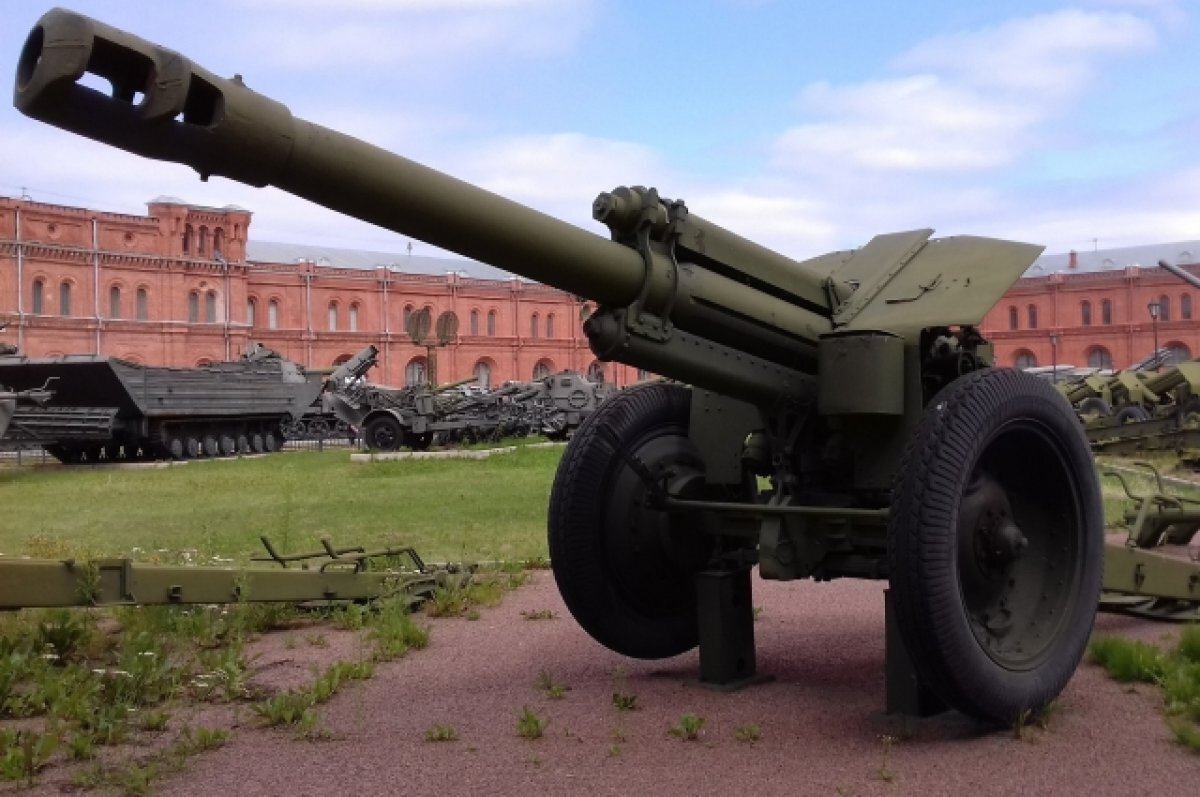    152-мм гаубица Д-1 в музее артиллерии в Санкт-Петербурге.