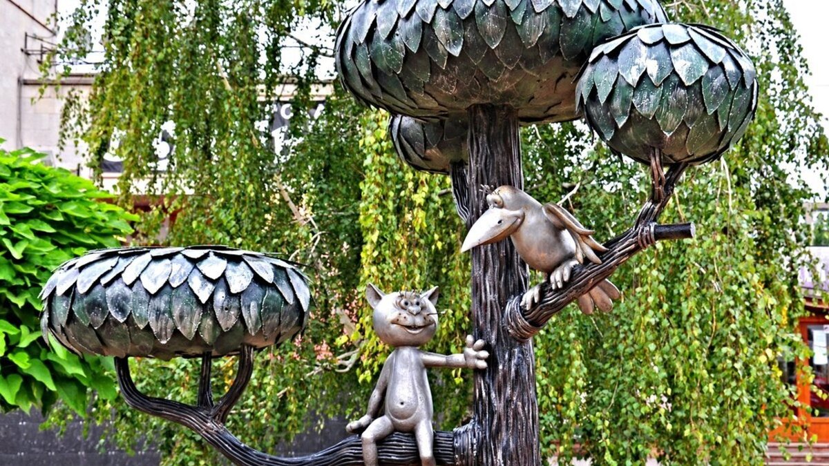 Памятник героям мультфильма "Котёнок с улицы Лизюкова" (Источник фото: https://yandex.ru/images/)