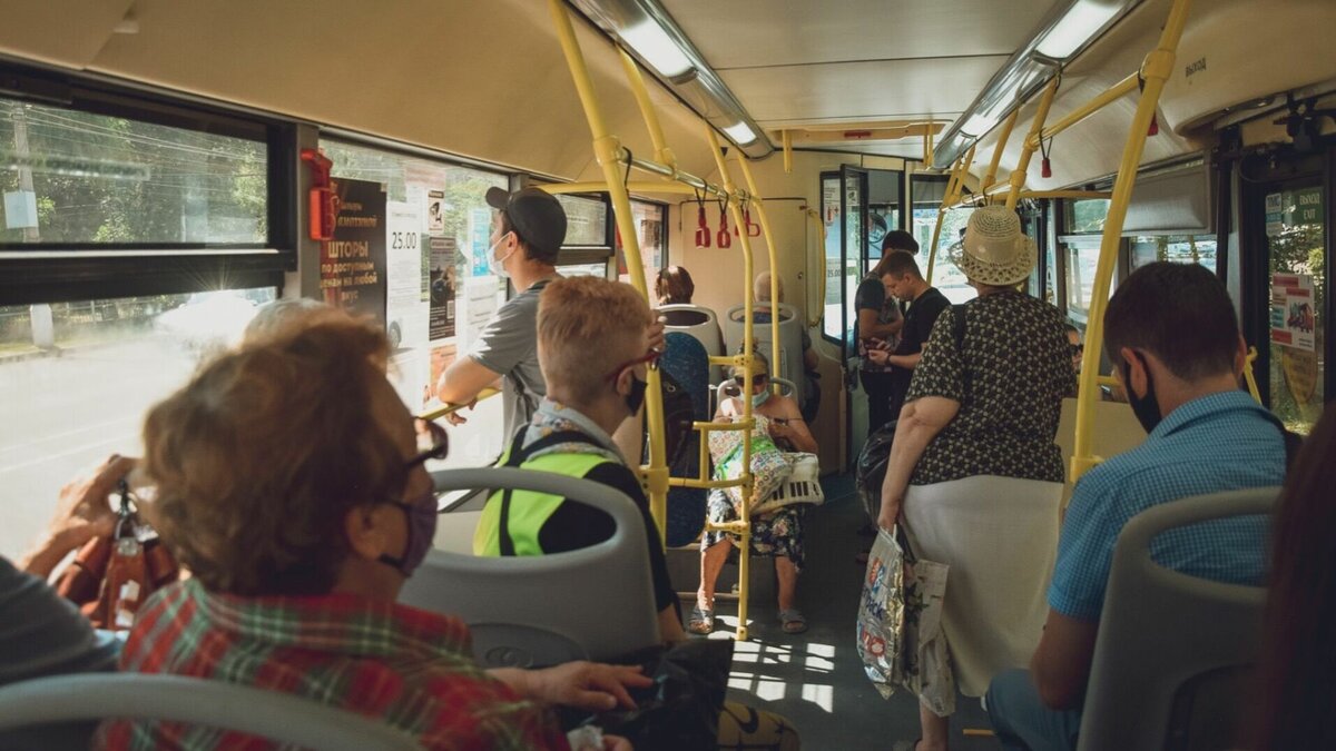     Три представительницы прекрасного пола уже работают на муниципальных городских автобусах, еще две — проходят переобучение.