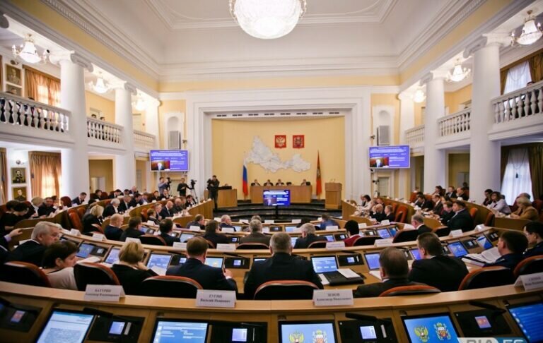    В Заксобрании Оренбуржья 15 декабря пройдет второе чтение бюджета области Андрей Севостьянов