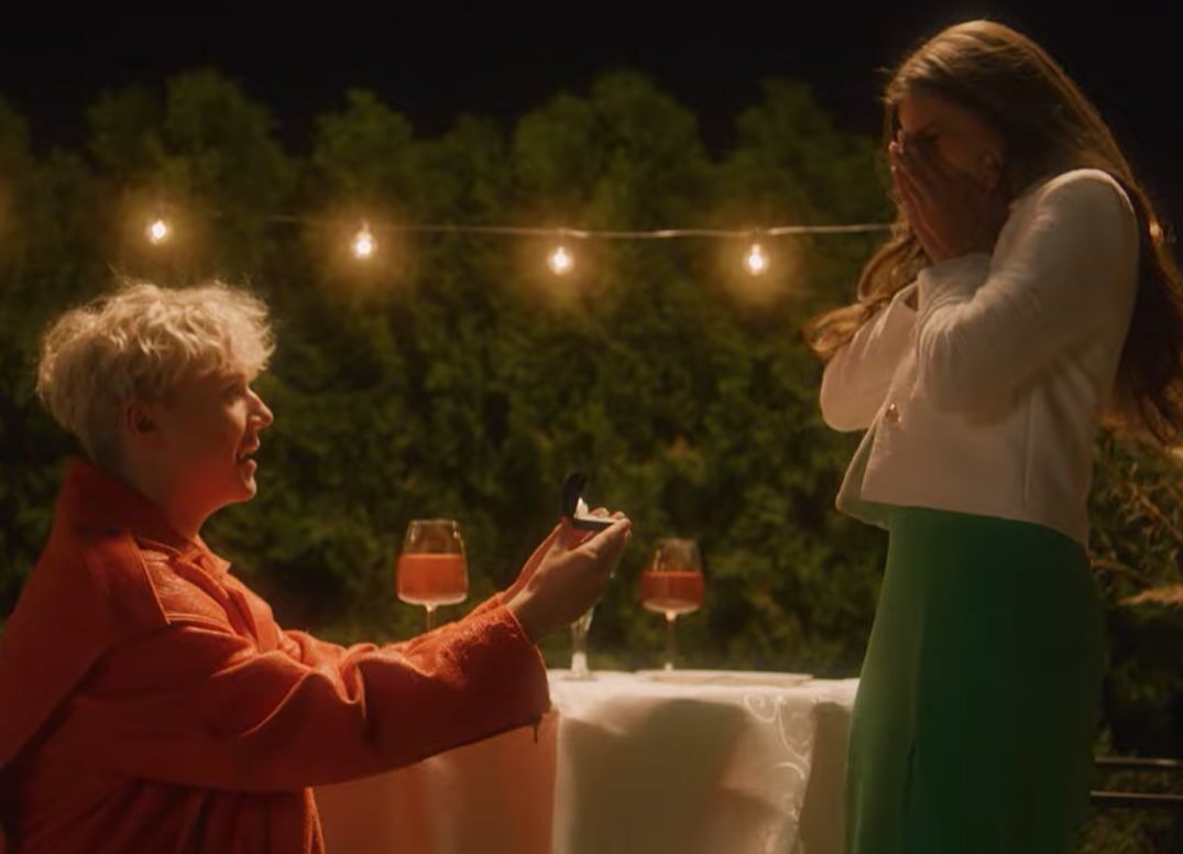 Камила Валиева в клипе Ваня Дмитриенко 