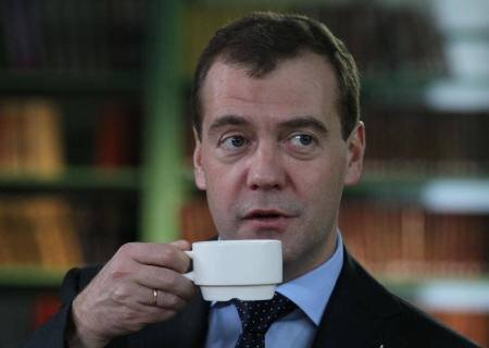    Медведев одобрил бесплатное использование западных разработок с помощью пиратских сервисов