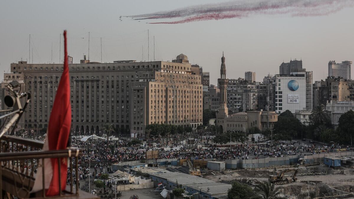    Истребители египетских ВВС над площадью Тахрир в Каире© РИА Новости / Андрей Стенин