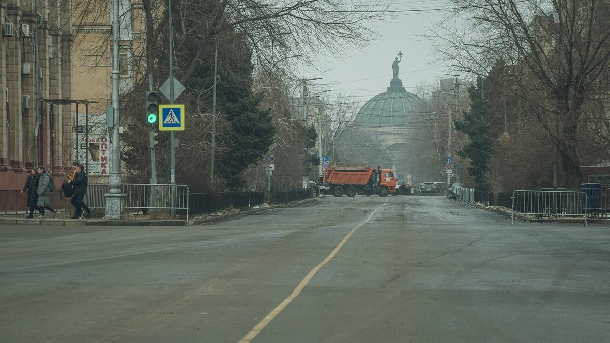     Ряд улиц из-за мероприятий, посвящённых празднованию 80-летия победы в Сталинградской битве, стали в Волгограде пешеходными. Напоминаем, какие именно, и когда их откроют снова.