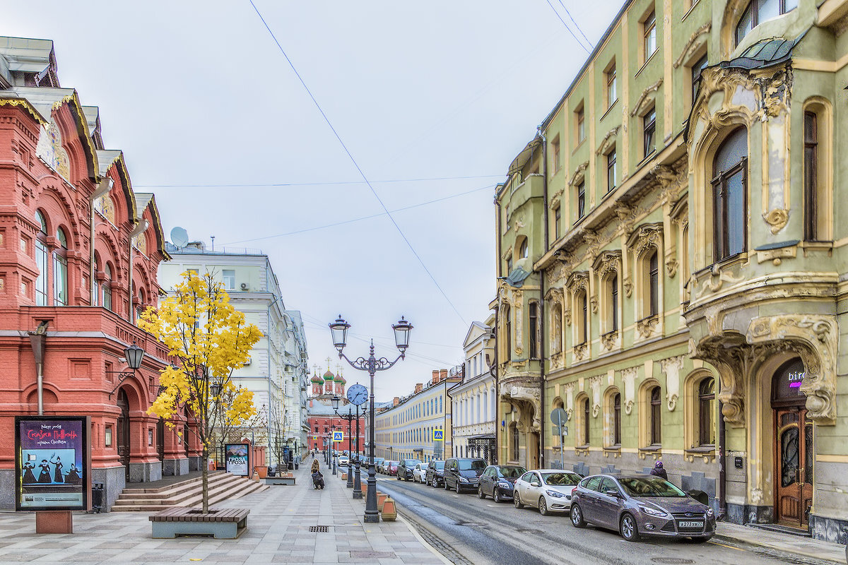 На московских изогнутых улицах