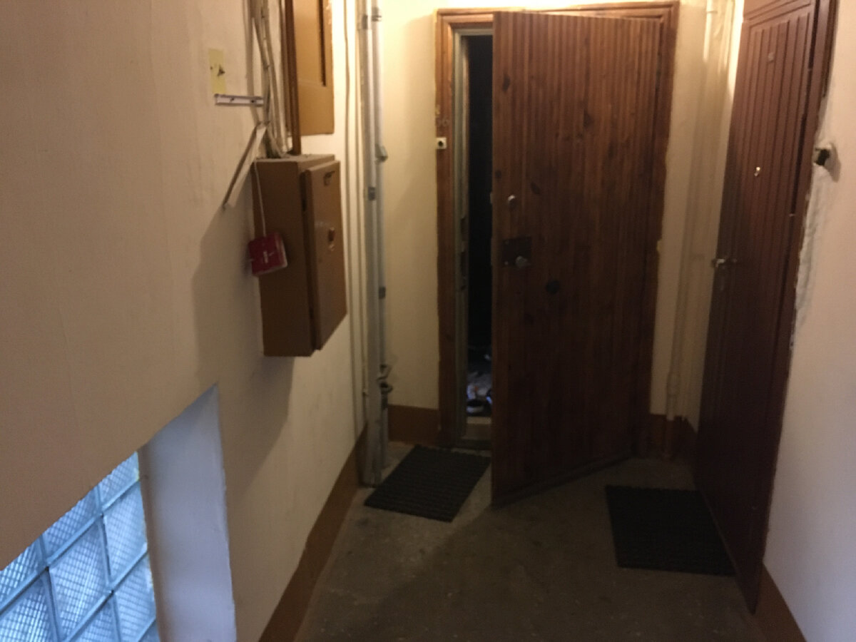 Дверь квартиры 