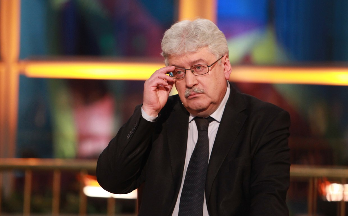 Академик Ю. Пивоваров