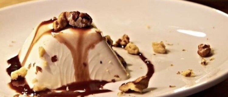 Semifreddo готовят как в моно порциях, так и в виде тортов. В итальянских ресторанах его подают вообще очень красиво как произведение искусства (Фото автора) 