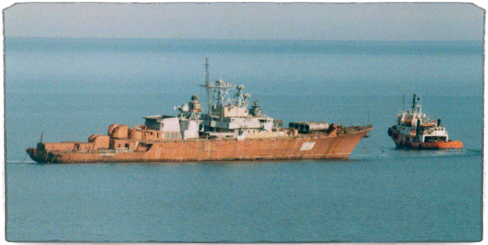 Источник: forums.airbase.ru. В кадре СКР "Беззаветный". После распада СССР достался нашему соседу. Вооружение демонтировали, а сам корабль затопили в 2005 году.