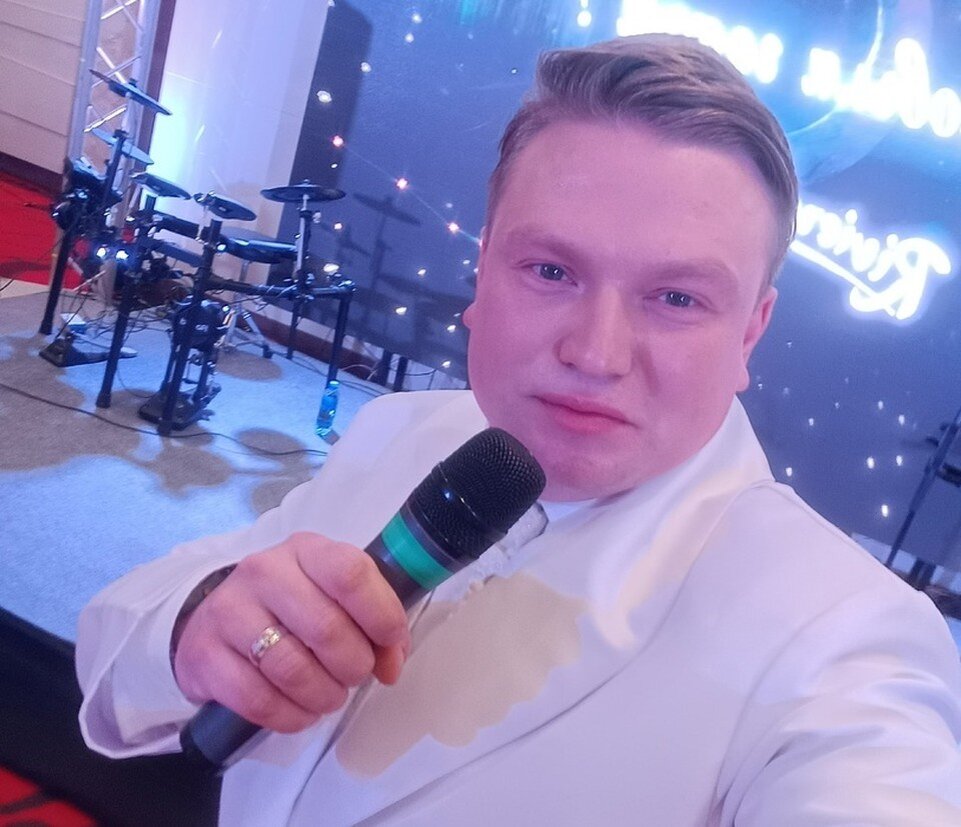     Работать Сергею приходится иногда даже и под бой курантов Сергей ЗАКАМАЛДИН