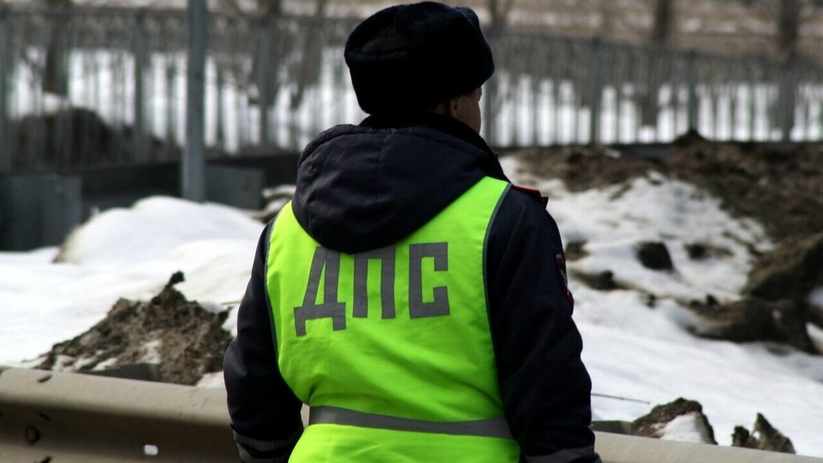     В Казани водитель автомобиля BMW X5 проигнорировал требование сотрудников ГИБДД и не остановился, после чего инспекторы не догнали иномарку и в ходе погони.