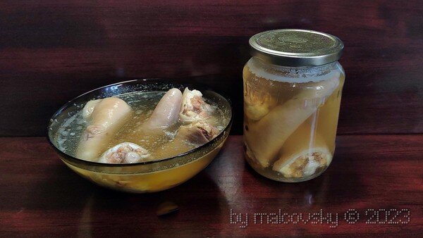 Хвосты свиные в собственном соку в автоклаве