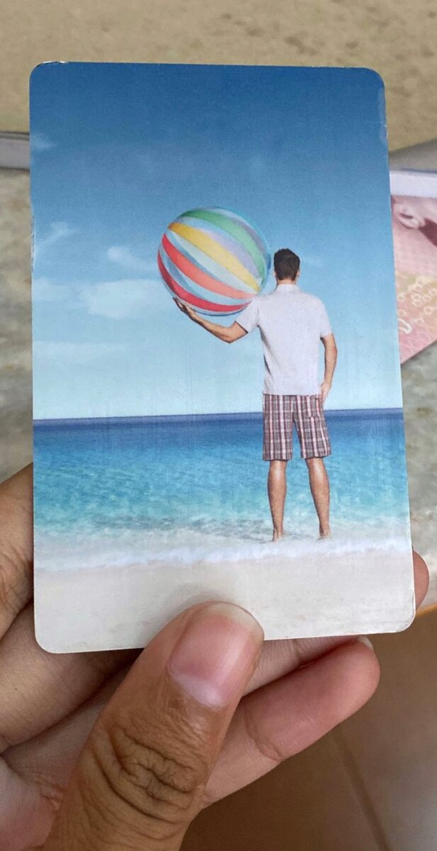 Пальцы не мои)) это мы в пункте аренды байков потеряли ключ от номера и нам прислали фото пропажи на телефон))