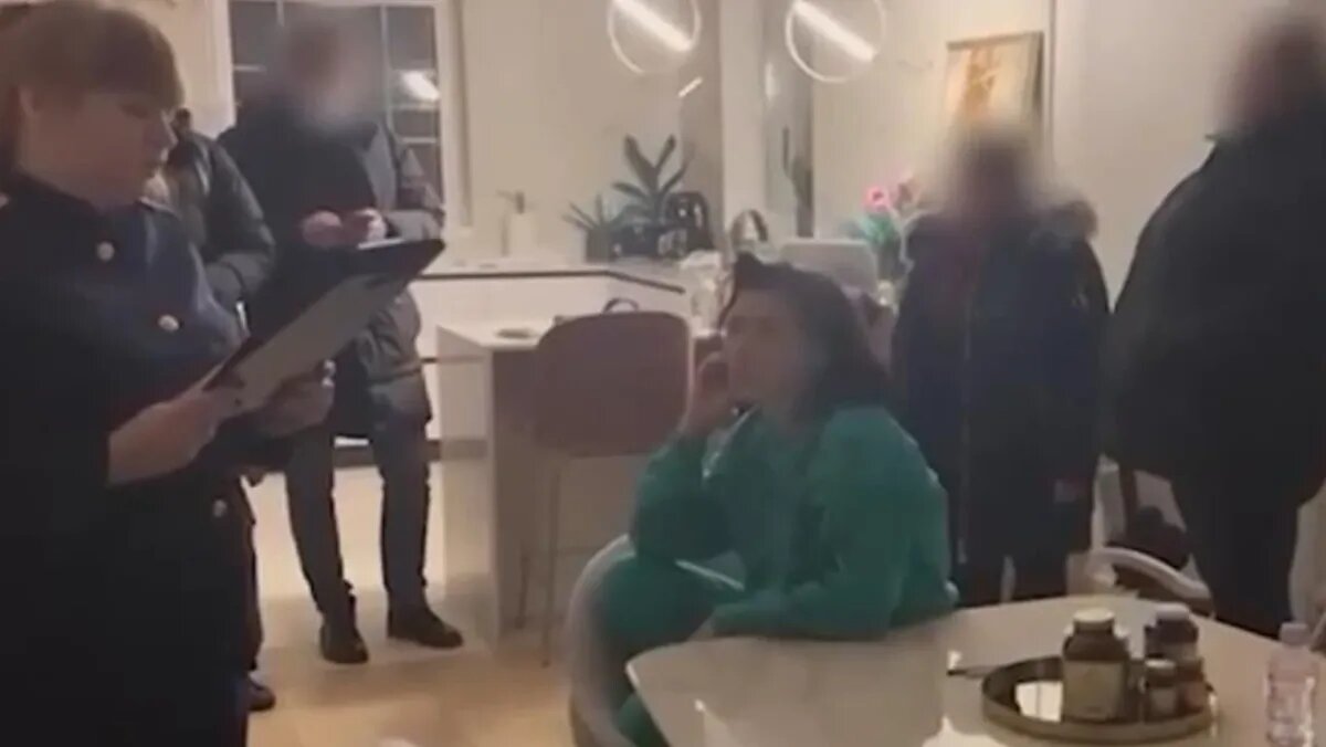 Чекалины блоггеры обыск. Чекалины блоггеры разоблачение. Следственный комитет возбудил уголовное дело. Блоггера лерчик арестовали. Арест блоггера.