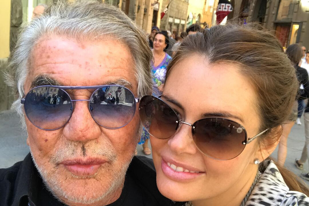     Стал отцом в 82 года и живет с моделью Playboy: как дизайнер Роберто Кавалли проводит время на пенсии