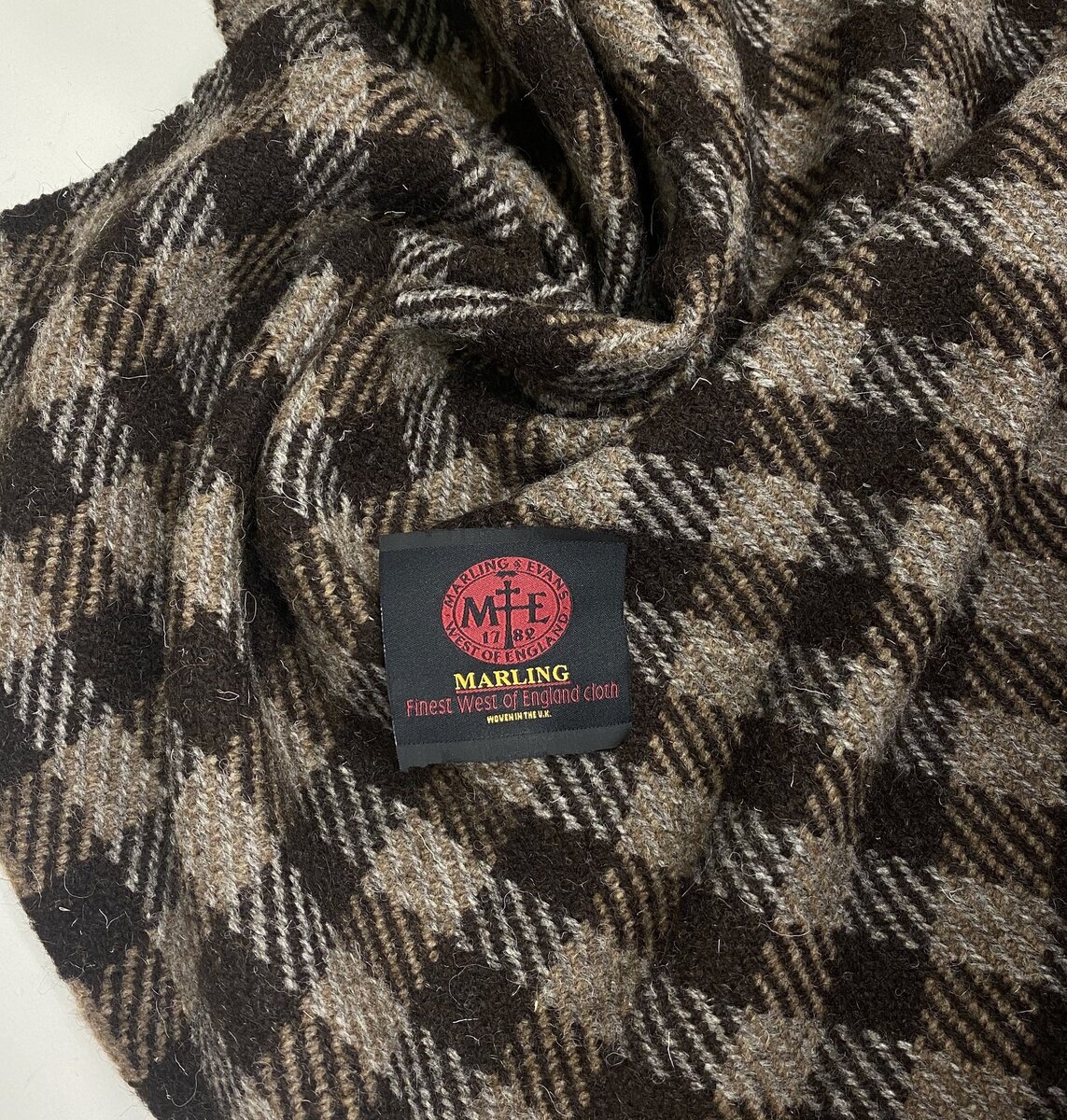 Плотная пальтовая ткань Marling & Evans весом 737 грамм из шерсти, созданная без использования красителей. Кто сказал, что неокрашенная шерсть должна быть однотонной?