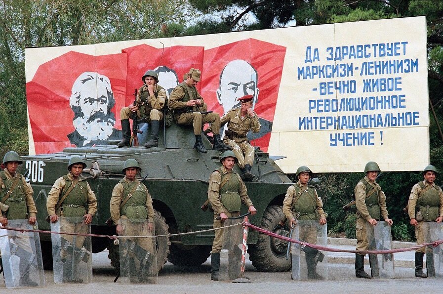 Военнослужащие внутренних войск МВД СССР - (Фото из открытых источников сети Интернета)