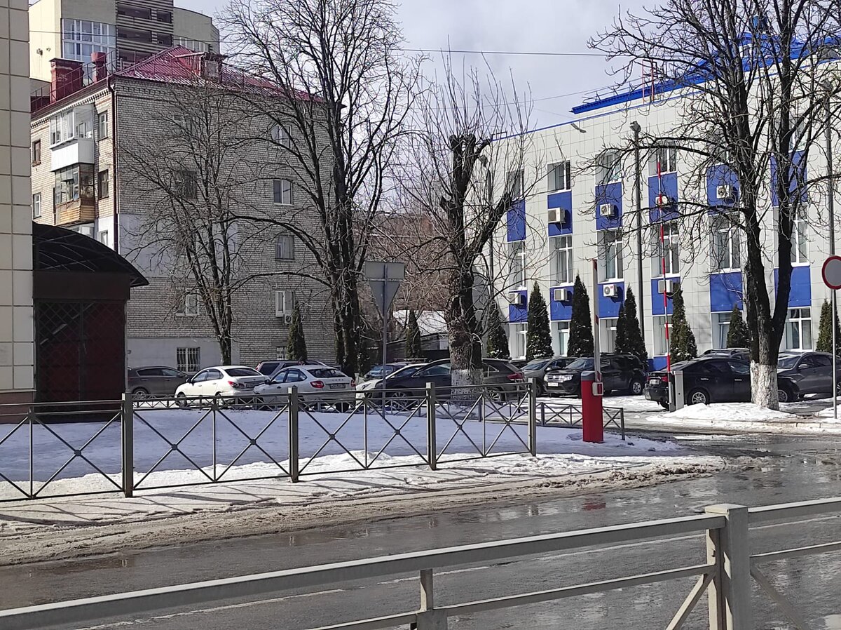    Успел, больше не торопится: на глазах репортера «Брянского ворчуна» снова произошло ДТП — столкнулись две легковушки в центре Брянска avchernov