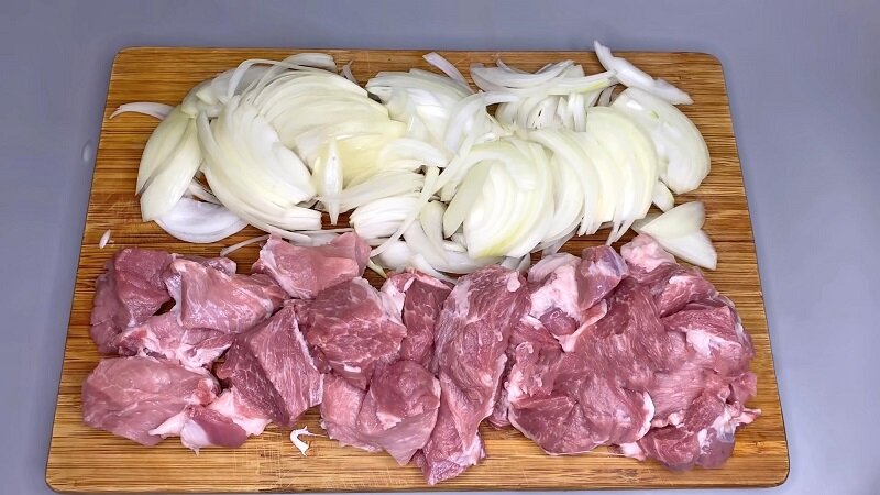 Как приготовить свинину в сметане, пошаговый рецепт с фото