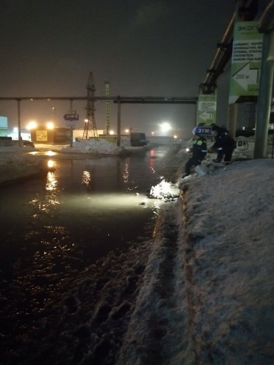    Небольшое коммунальное ЧП произошло ночью в Сургуте