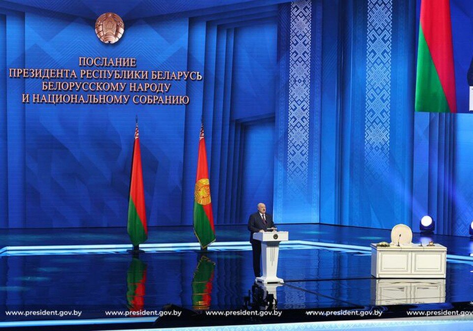     Президент выступает с посланием. Фото: president.gov.by