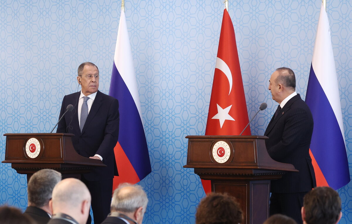    Министр иностранных дел РФ Сергей Лавров и министр иностранных дел Турции Мевлют Чавушоглу   Валерий Шарифулин/ТАСС