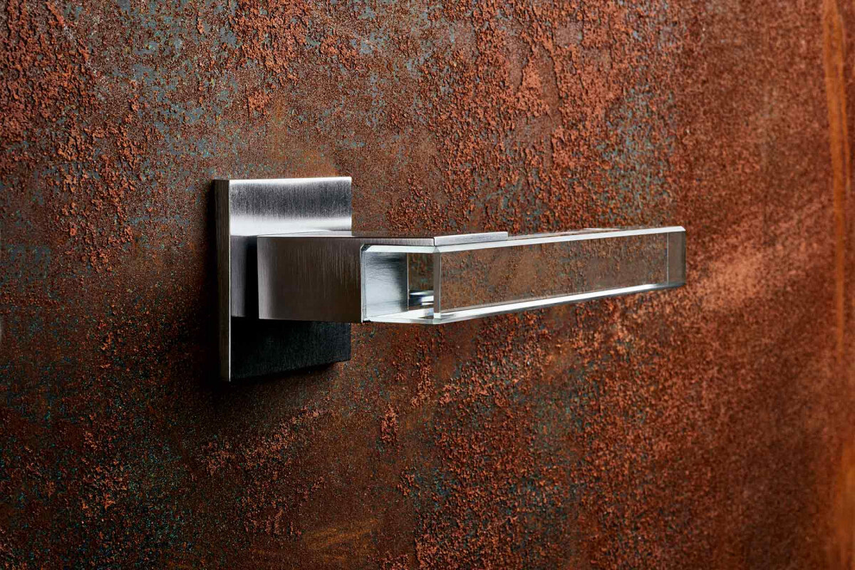 Дверная ручка от итальянского бренда Olivari