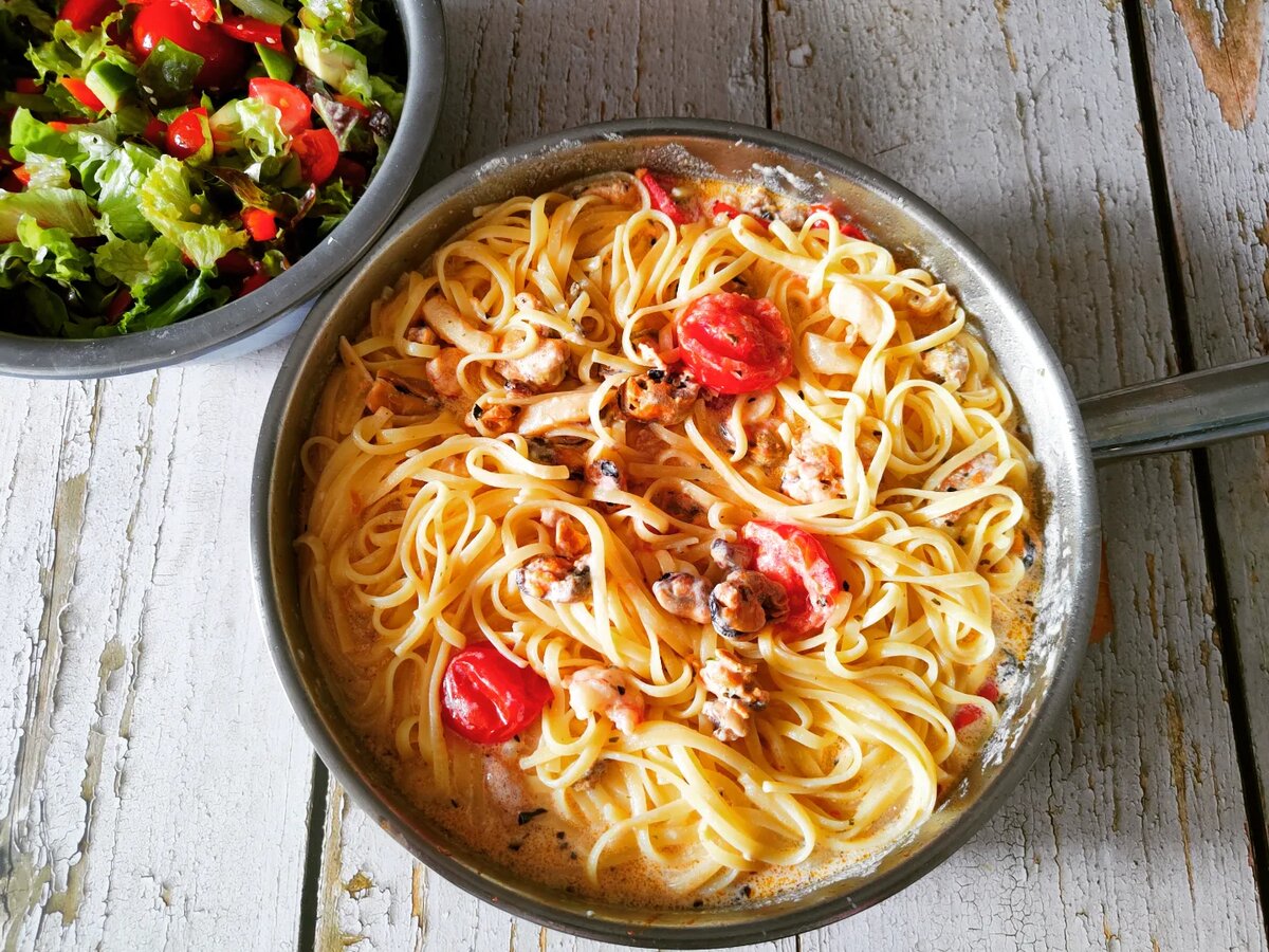 Спагетти с морепродуктами в сливочном соусе - пошаговый рецепт с фото на aikimaster.ru