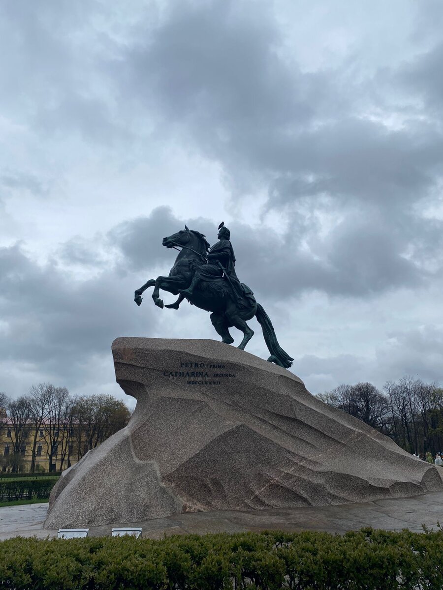 Знаковый памятник Великому человеку 